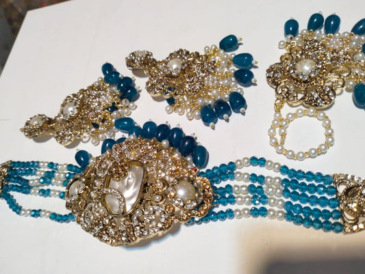 Traditional Choker Set