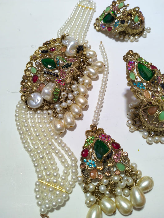 Bindiya & Earrings Set